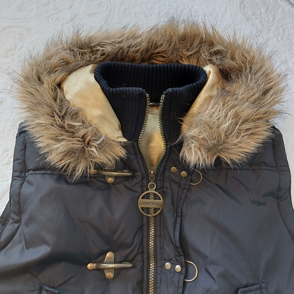 DKNY • Black + gold vest ✨️ - Picture 8 of 9